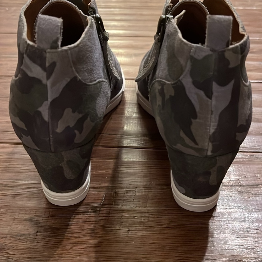 Linea Paola Camo Wedge Sneakers Size 7 - Picture 4 of 8